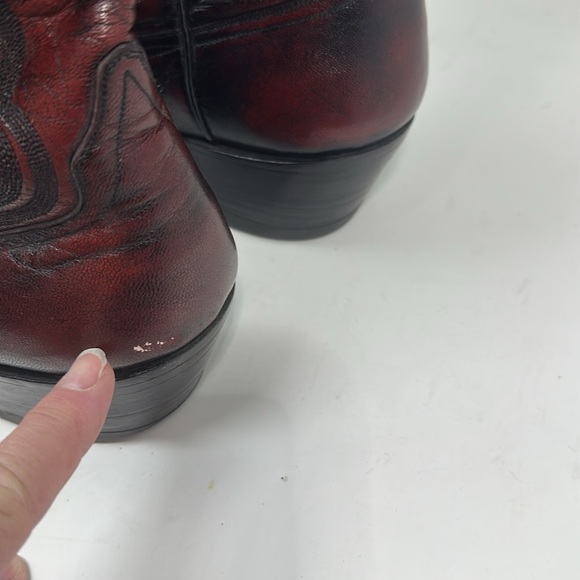 Men’s boots size 9